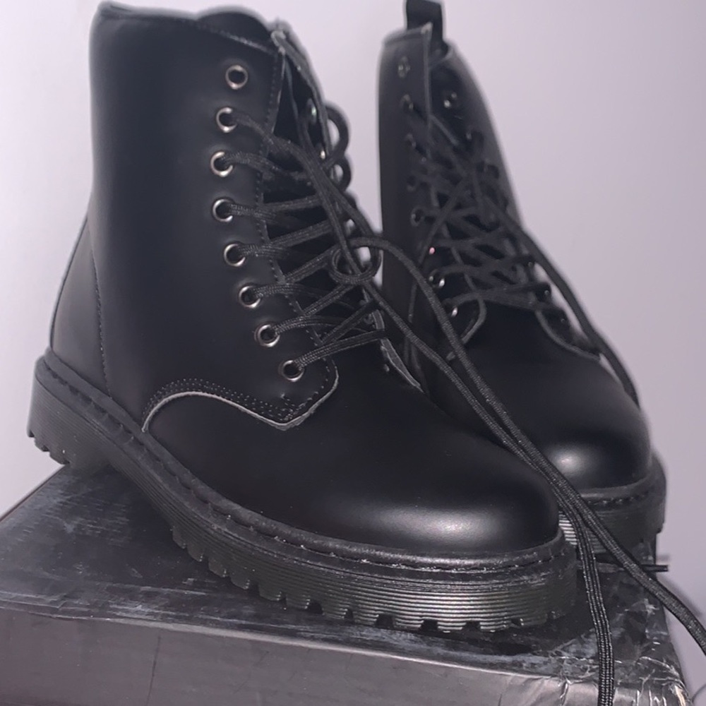 Fashion Nova. 7. Never worn. Brand new.